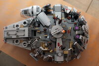 Lego Star Wars 75105 Millenium Falcon 005